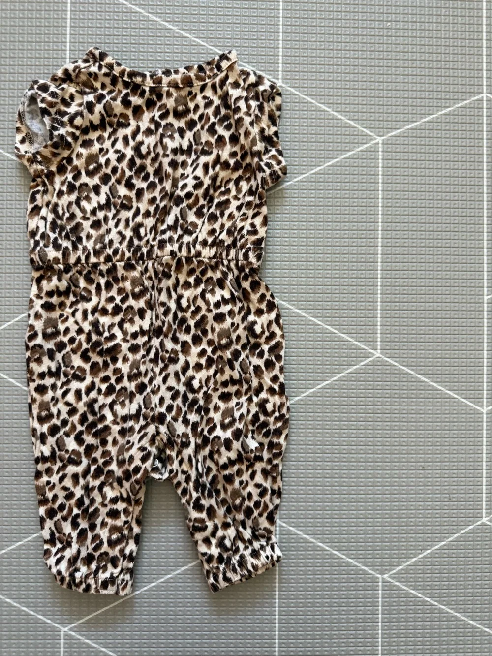 Old Navy|Baby girl Leopard Print short sleeve jumpsuit - Brown & Black•••0-3M